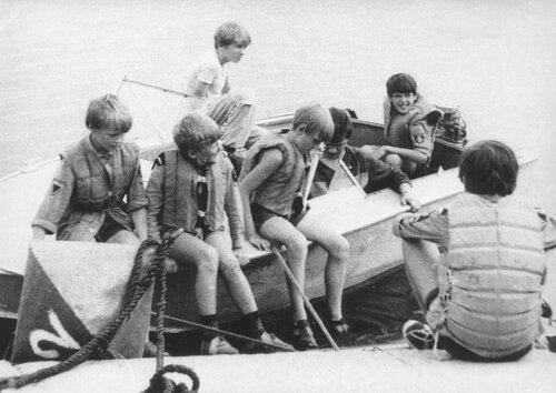 1988-07 Боченин Гоша, Урмаев Рома, Каменщик Дима, Марков Алёша на катере